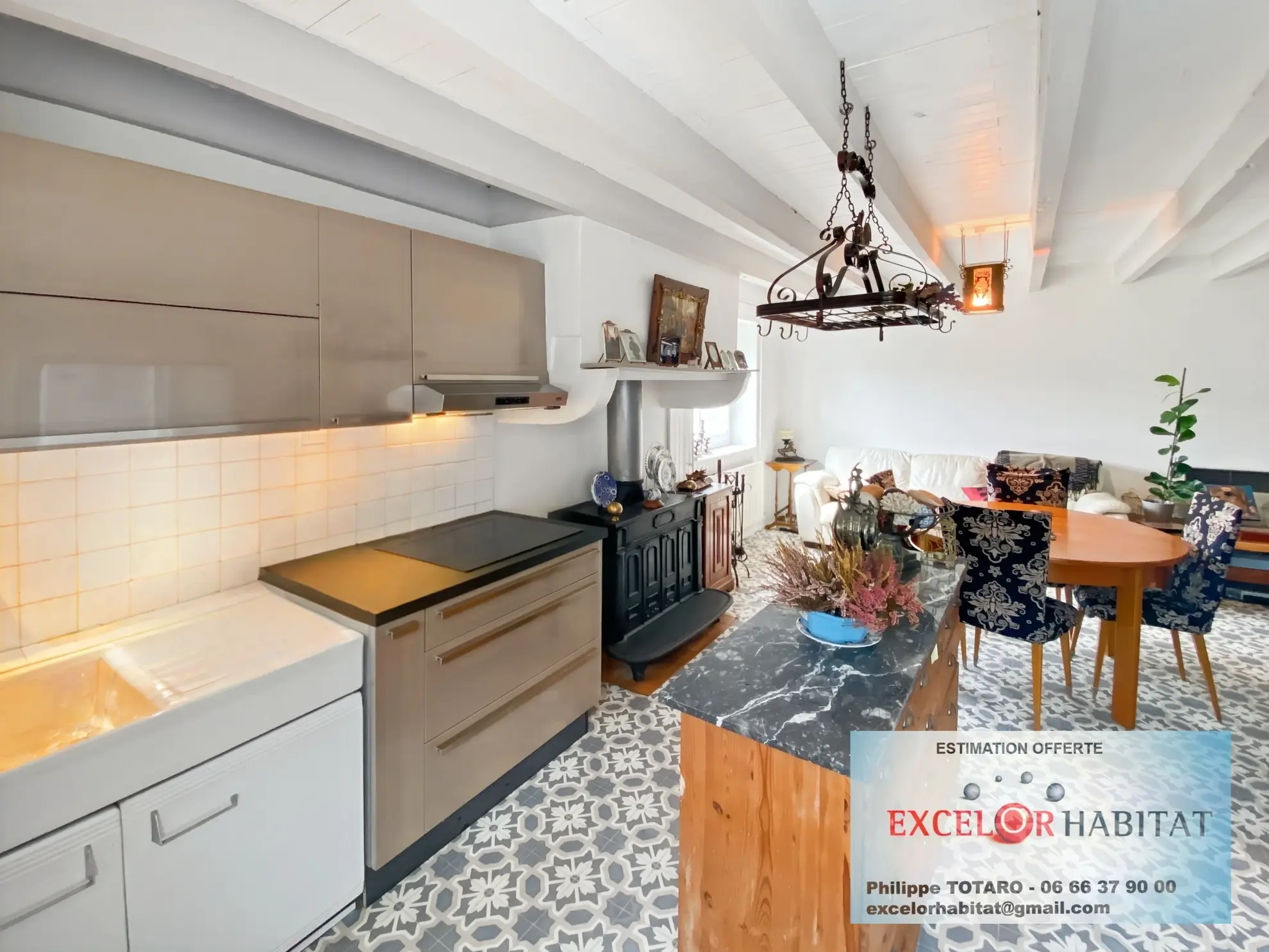 Charmante maison en pierre avec vue panoramique au Beaujolais Vert 