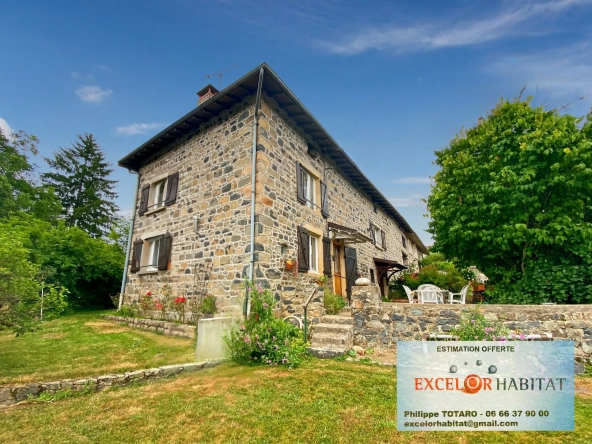 Belle maison en pierre avec vue imprenable et jardin dans le Beaujolais Vert