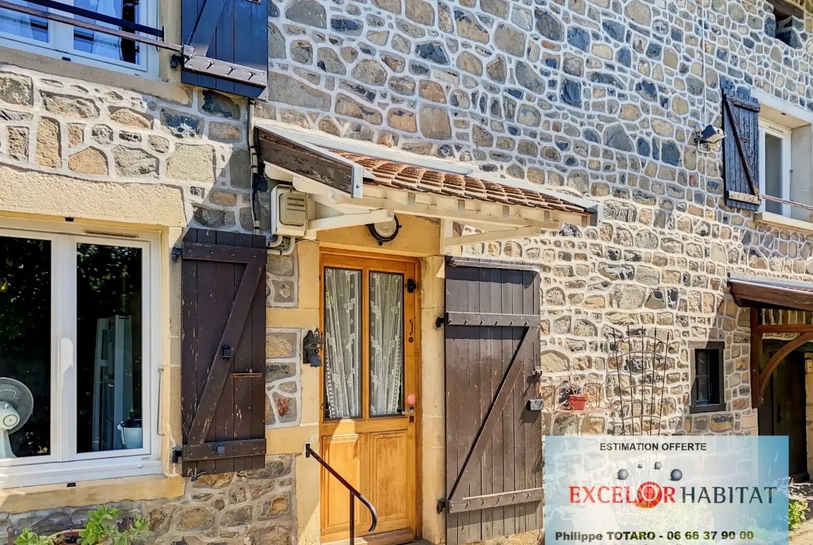 Belle maison en pierre avec vue imprenable et jardin dans le Beaujolais Vert 