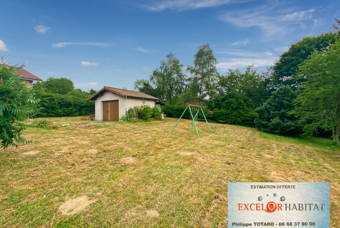 Belle maison en pierre avec vue imprenable et jardin dans le Beaujolais Vert 