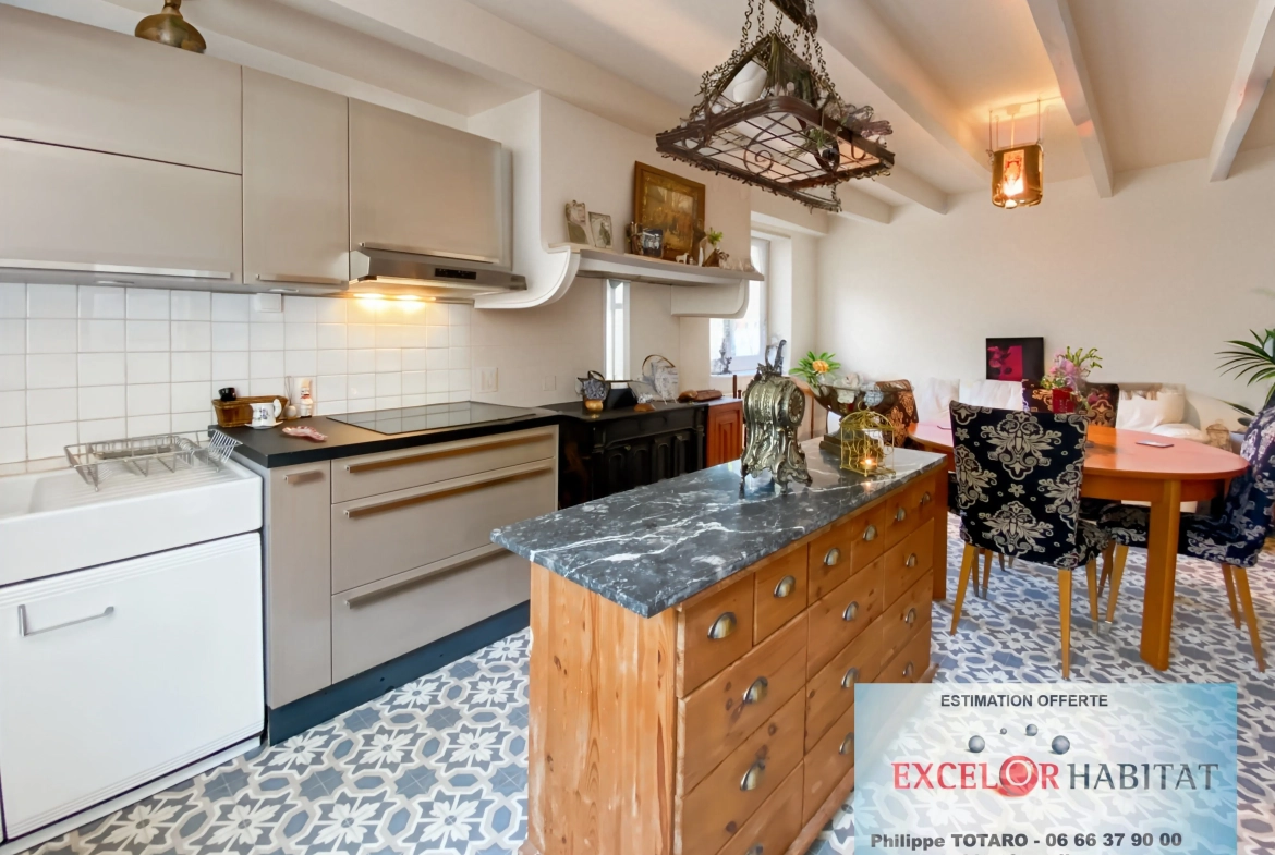 Belle maison en pierre avec vue imprenable et jardin dans le Beaujolais Vert 