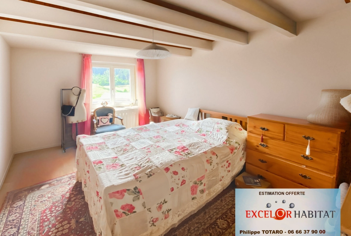 Belle maison en pierre avec vue imprenable et jardin dans le Beaujolais Vert 