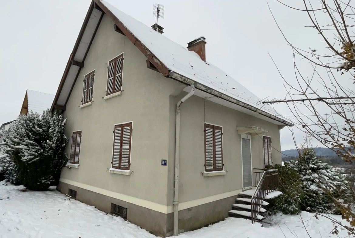 Maison à vendre à Bruyères de 965 m² avec sous-sol et garage au prix attractif 