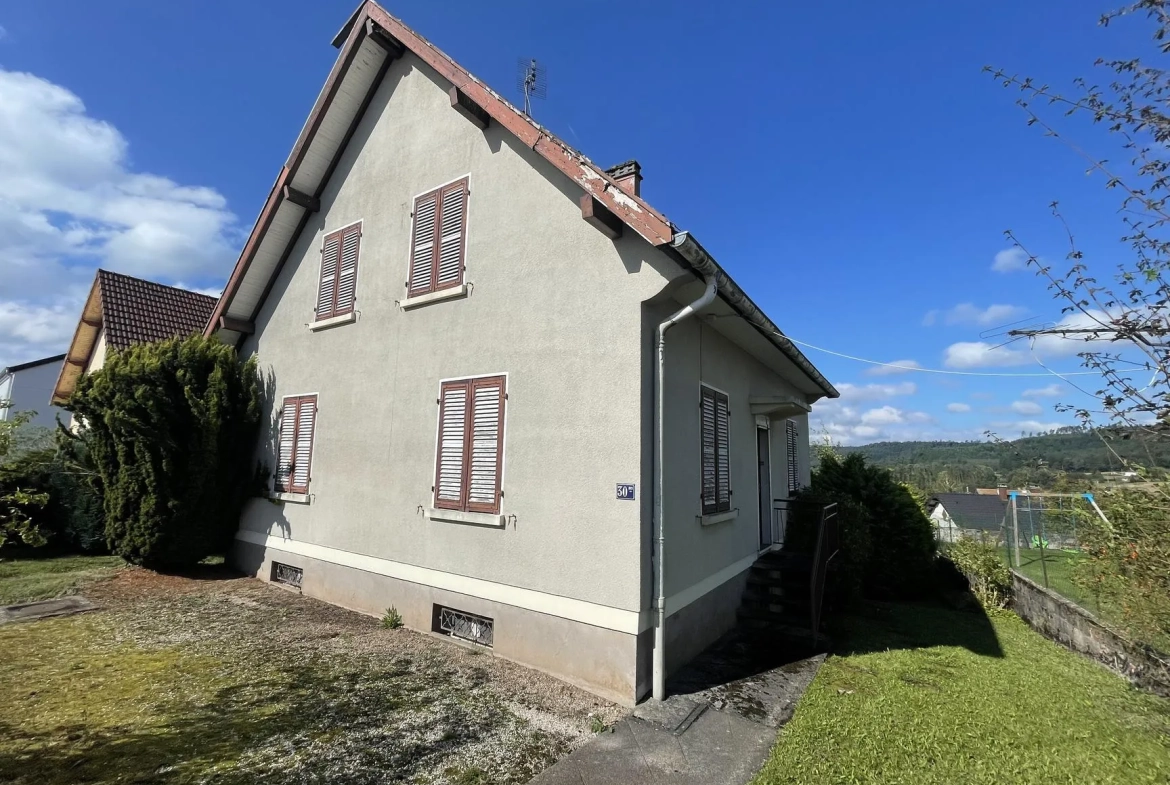 Maison à vendre à Bruyères de 965 m² avec sous-sol et garage au prix attractif 