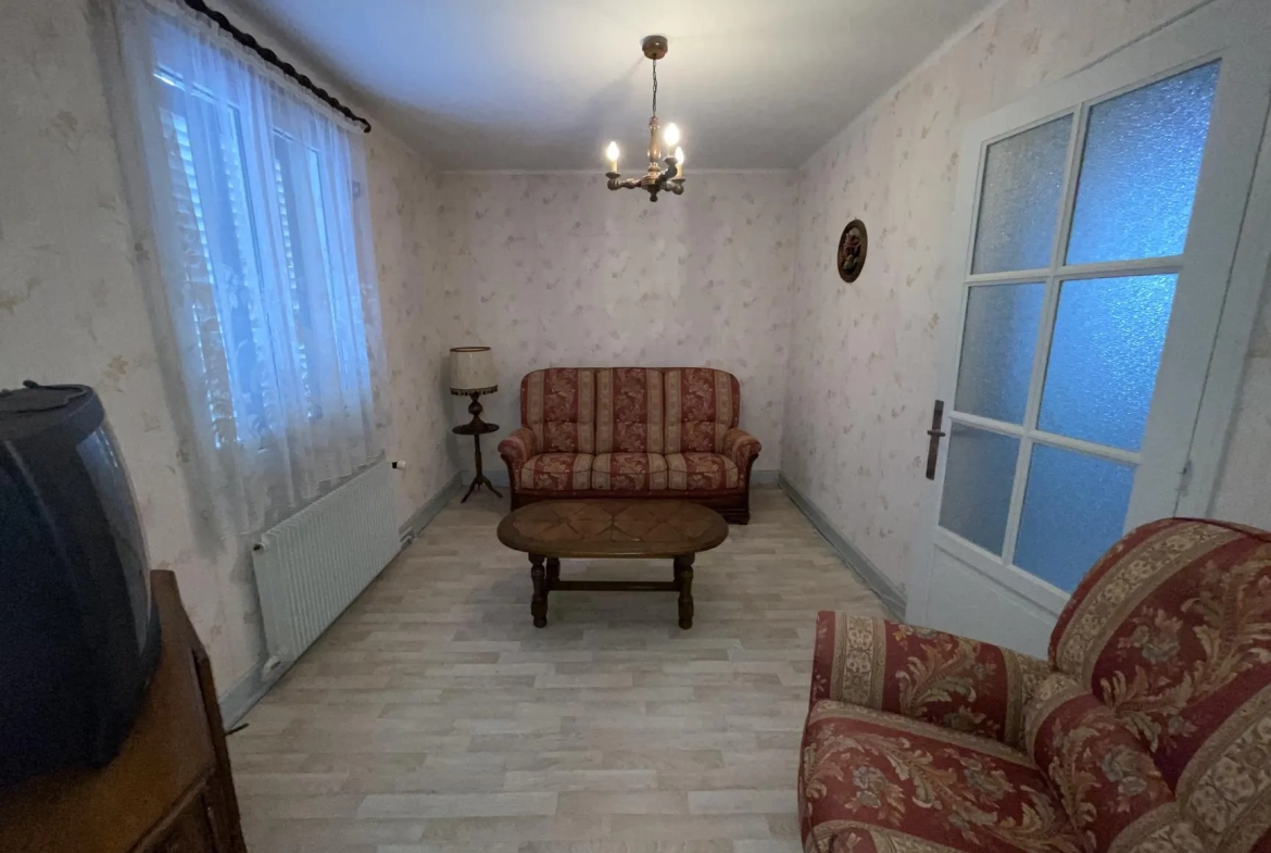 Maison à vendre à Bruyères de 965 m² avec sous-sol et garage au prix attractif 