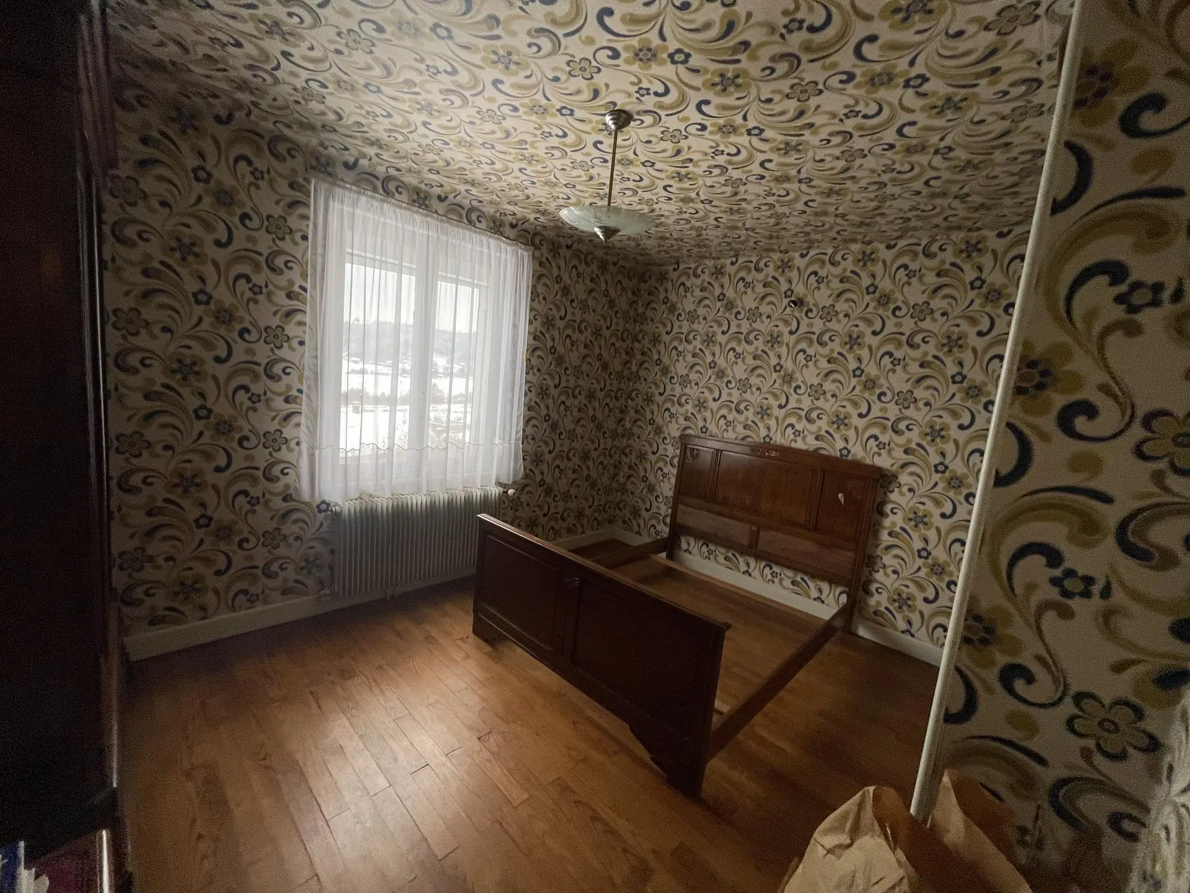 Maison à vendre à Bruyères de 965 m² avec sous-sol et garage au prix attractif 