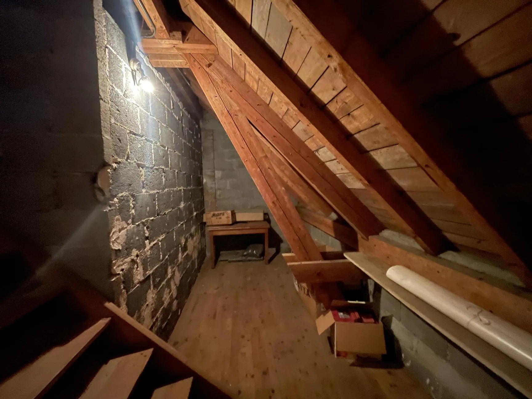 Maison à vendre à Bruyères de 965 m² avec sous-sol et garage au prix attractif 