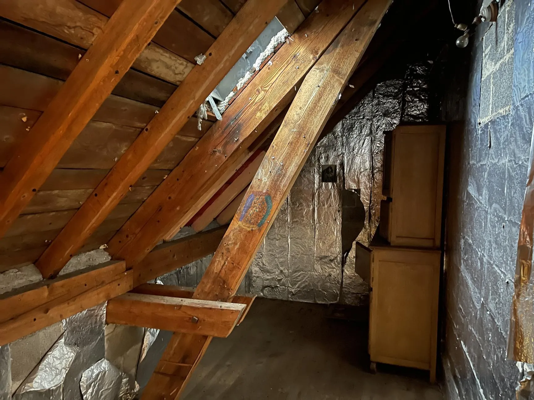 Maison à vendre à Bruyères de 965 m² avec sous-sol et garage au prix attractif 