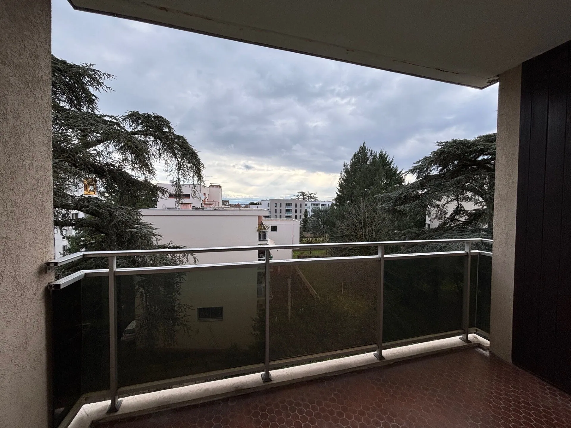 Appartement T2 avec piscine, balcon, garage et cave à Villefranche-sur-Saône 