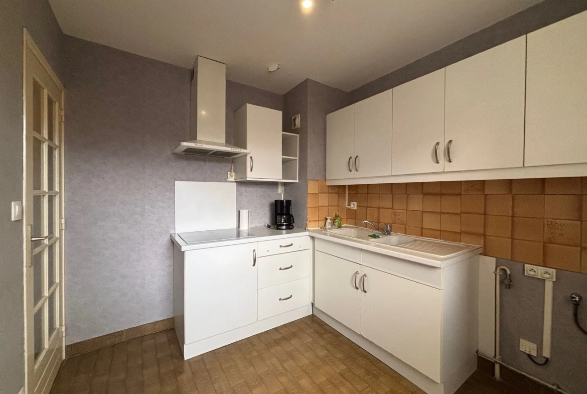 Appartement T2 avec piscine, balcon, garage et cave à Villefranche-sur-Saône 
