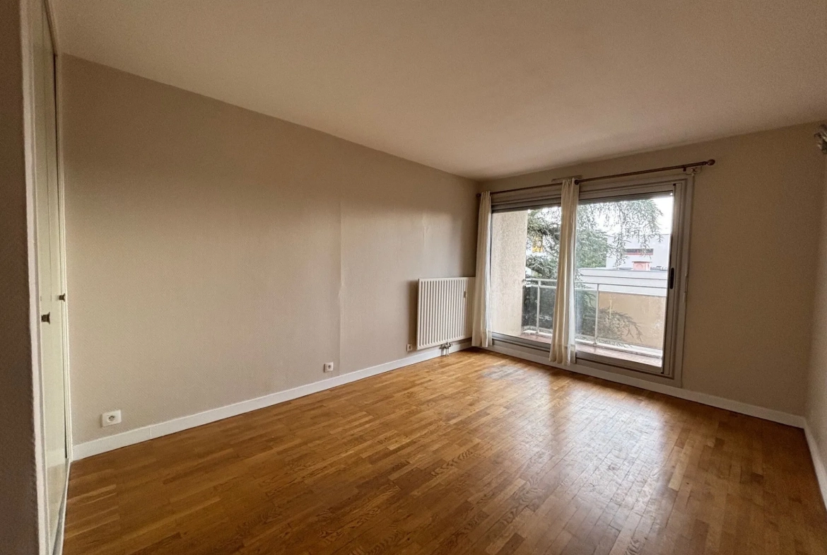 Appartement T2 avec piscine, balcon, garage et cave à Villefranche-sur-Saône 
