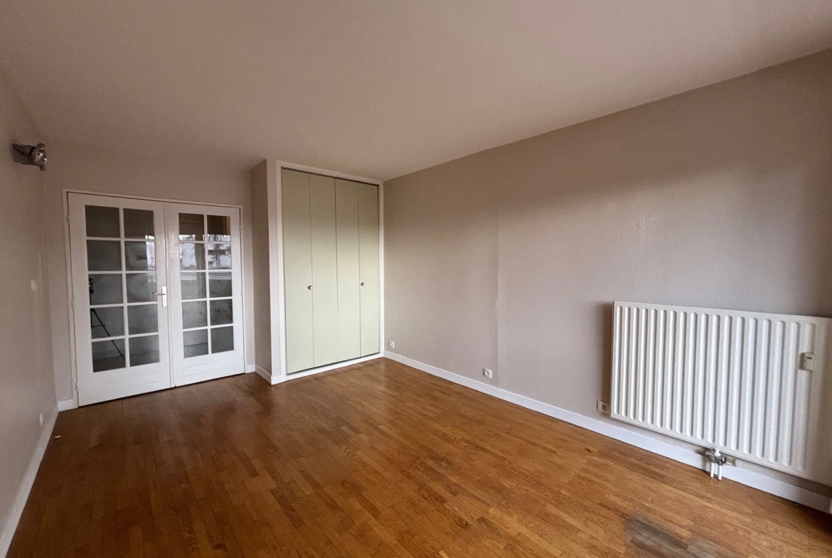 Appartement T2 avec piscine, balcon, garage et cave à Villefranche-sur-Saône 