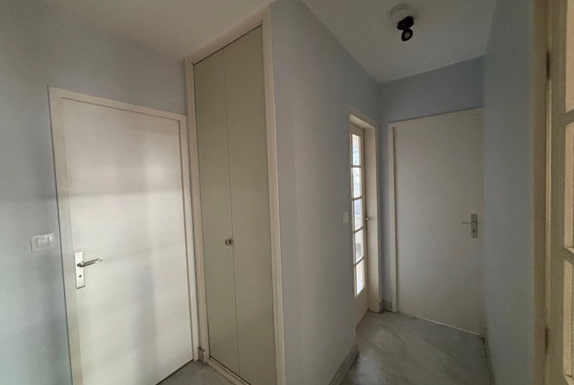Appartement T2 avec piscine, balcon, garage et cave à Villefranche-sur-Saône 