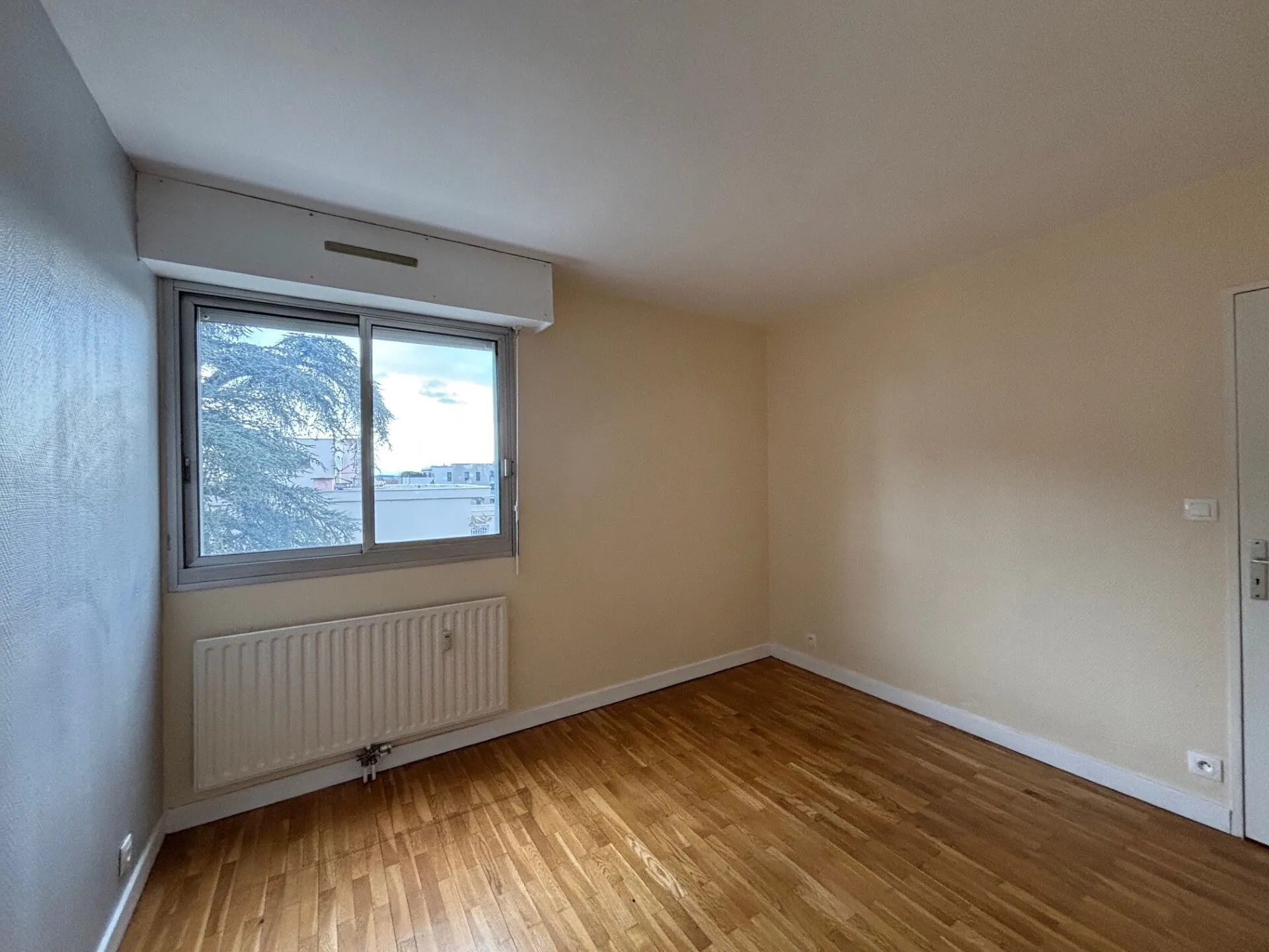 Appartement T2 avec piscine, balcon, garage et cave à Villefranche-sur-Saône 