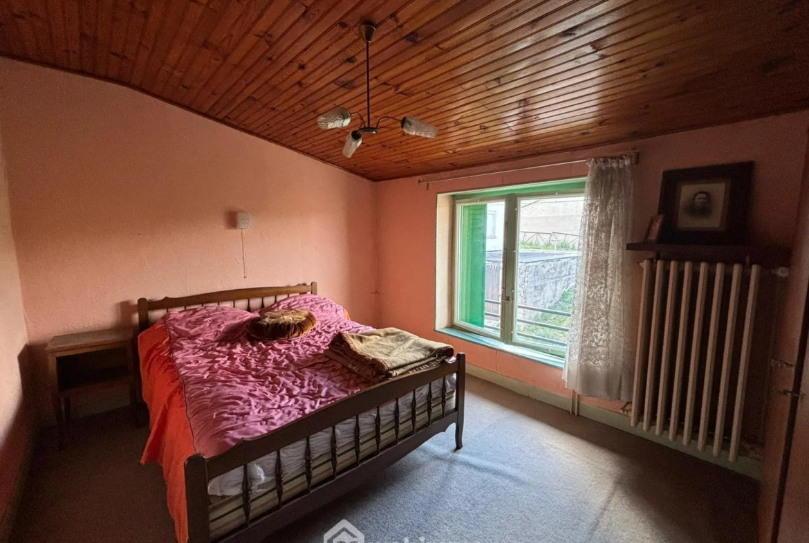 Petite maison à rénover de 70 m² avec jardin à Les Monthairons proche Verdun 