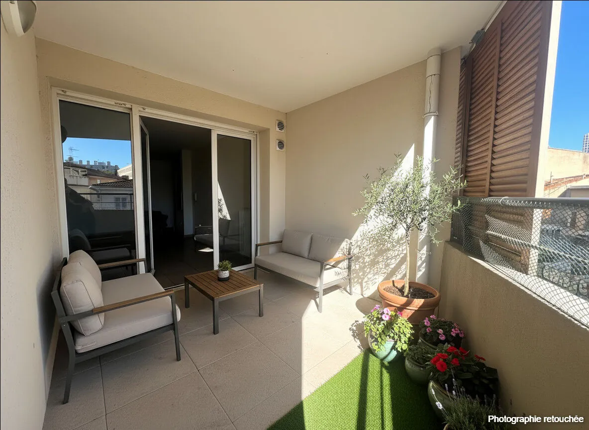 Appartement 3 pièces avec terrasse à Marseille, proche commerces 