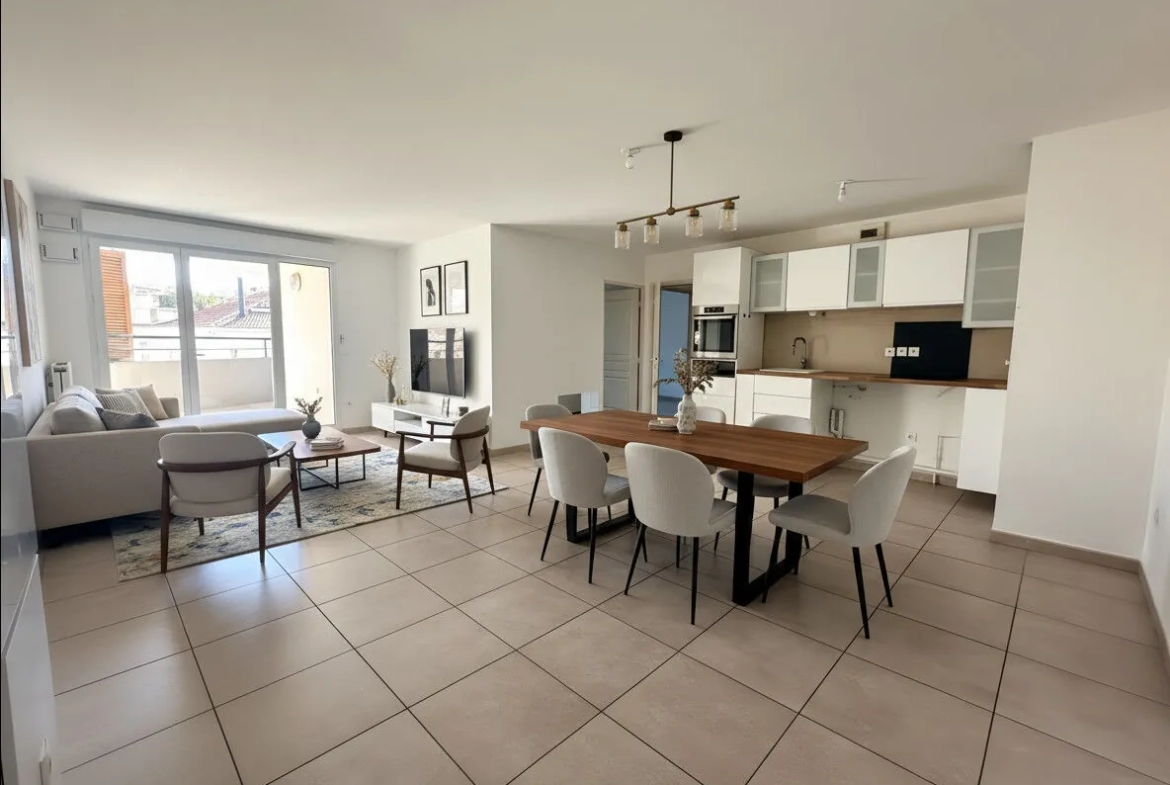 Appartement 3 pièces avec terrasse à Marseille, proche commerces 