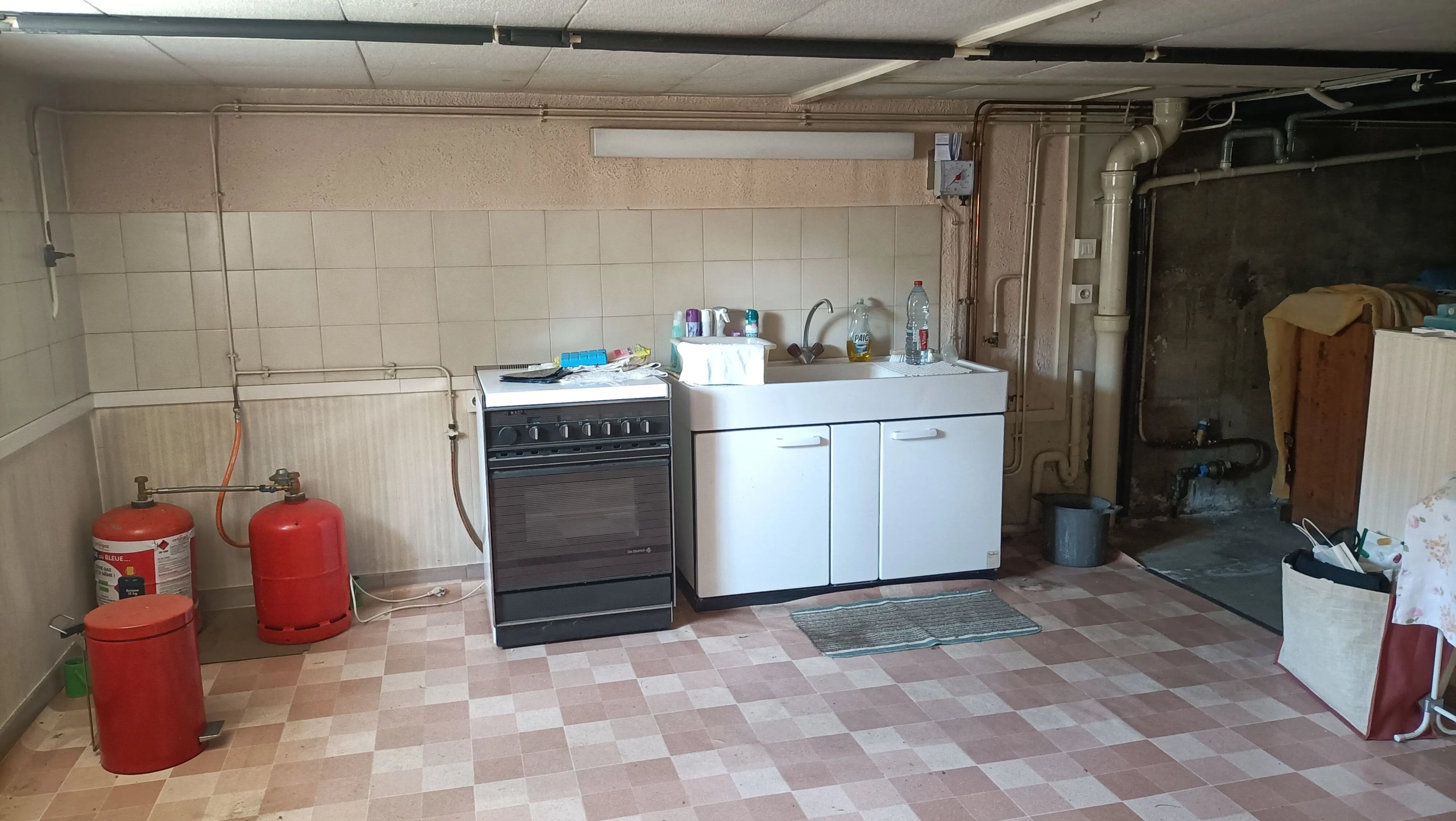 Maison à Montbrison avec 3 chambres, garage et terrain arboré – Secteur centre-ville 