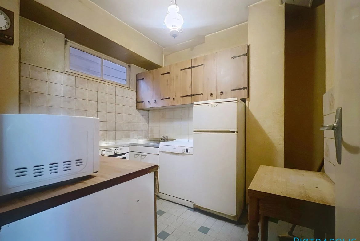 Maison de ville à Tarare avec duplex, caves et local, idéale pour grands projets ou famille 
