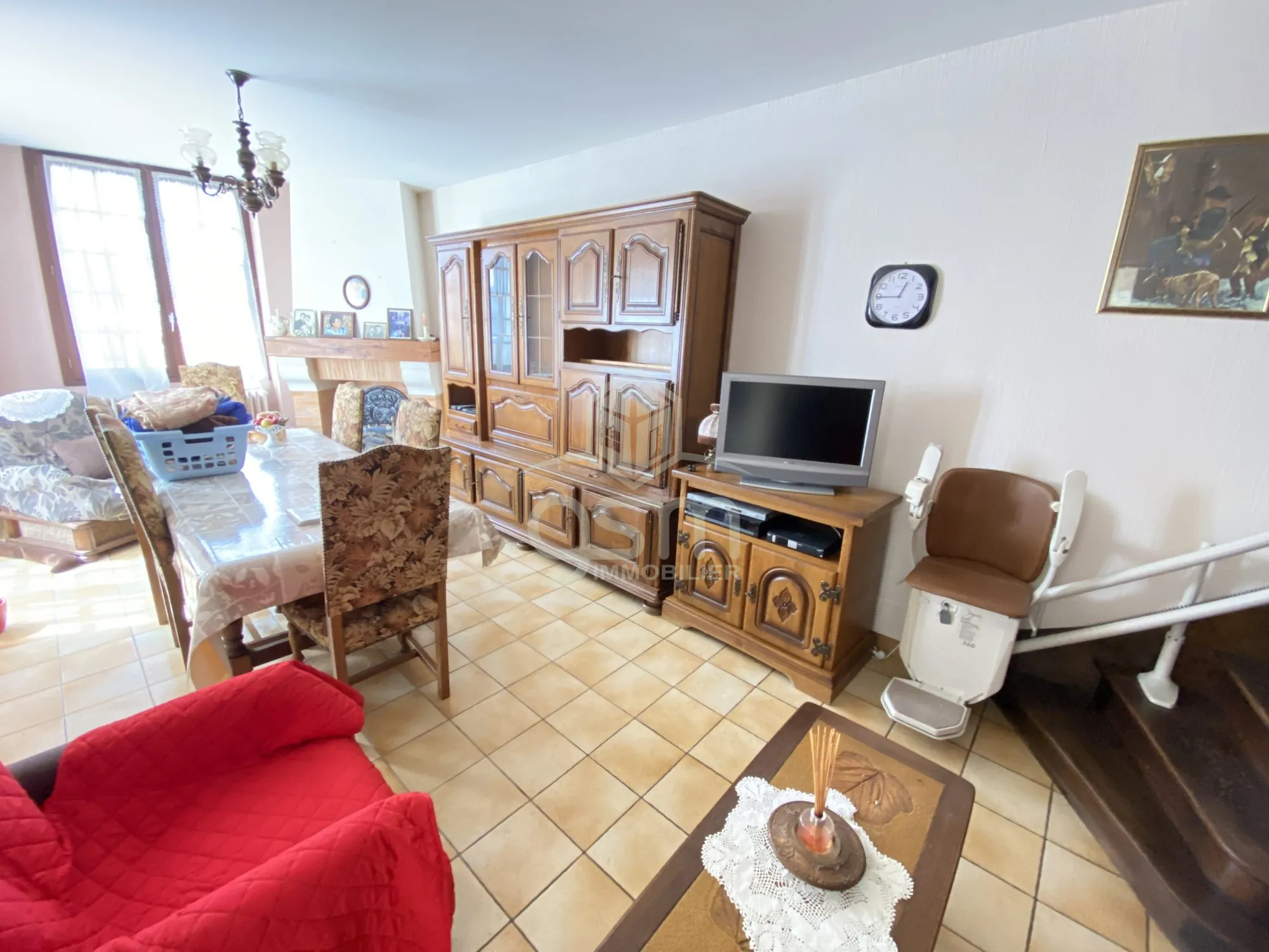 Maison de ville à Sainte-Maure-de-Touraine avec dépendances et cave 