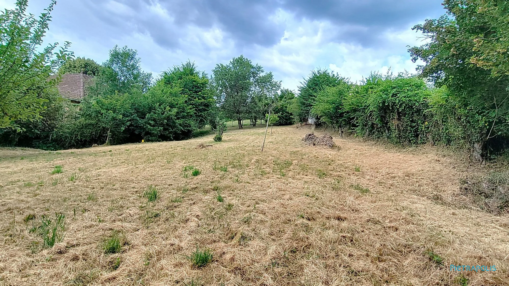 Terrain constructible de 981 m² à Semons avec vue dégagée 