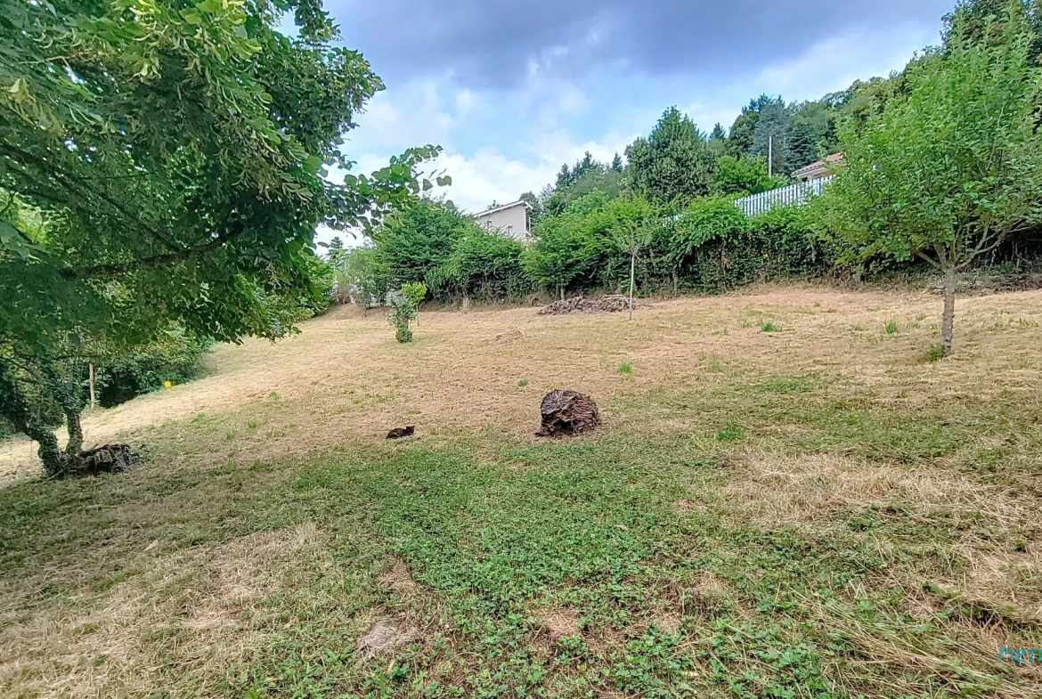 Terrain constructible de 981 m² à Semons avec vue dégagée 