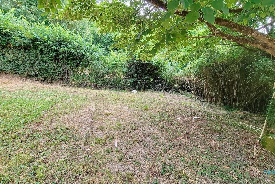 Terrain constructible de 981 m² à Semons avec vue dégagée 