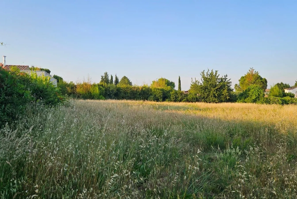 Terrain constructible proche de Sommières avec vue dégagée et potentiel élevé 
