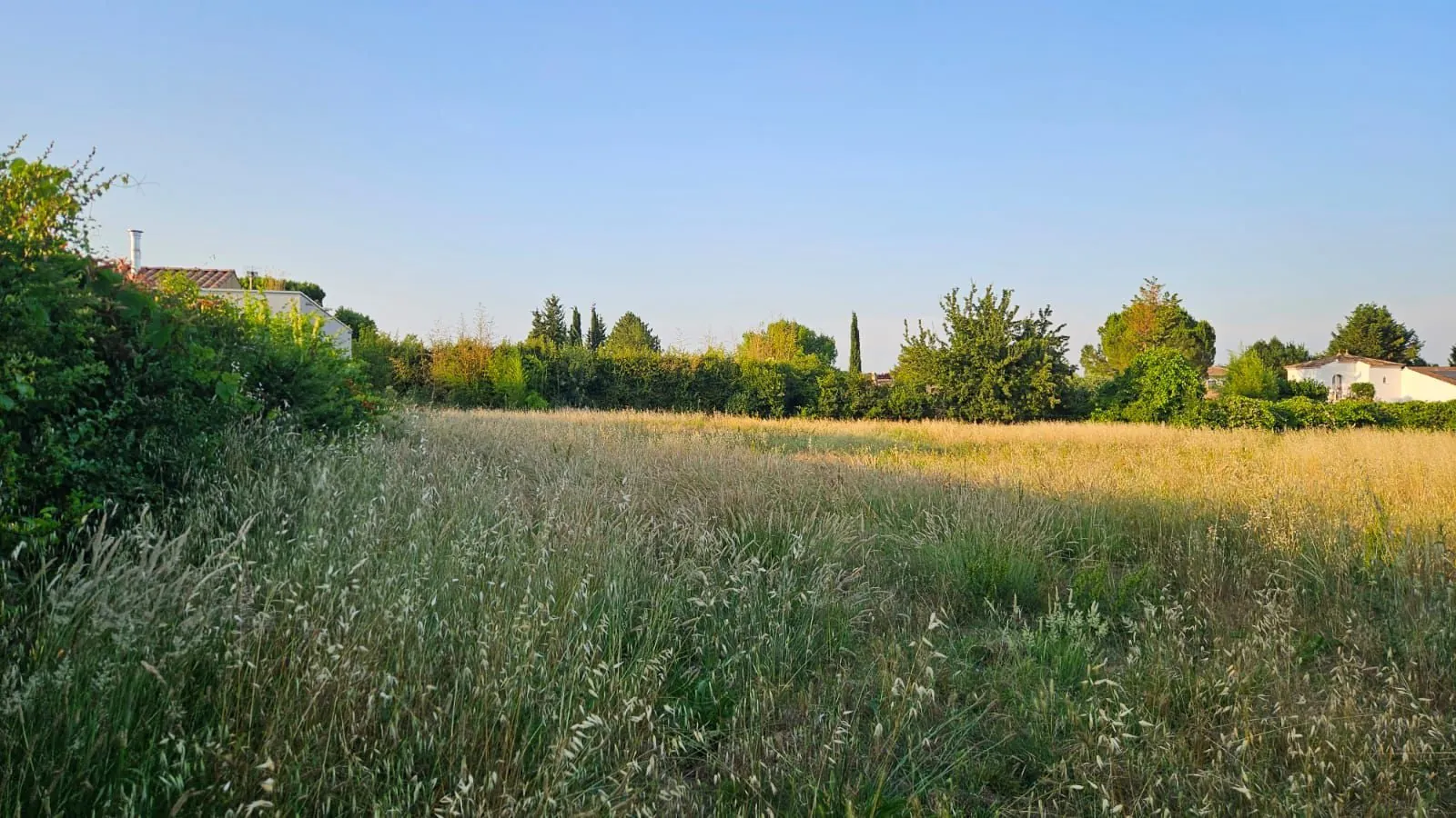Terrain constructible proche de Sommières avec vue dégagée et potentiel élevé 