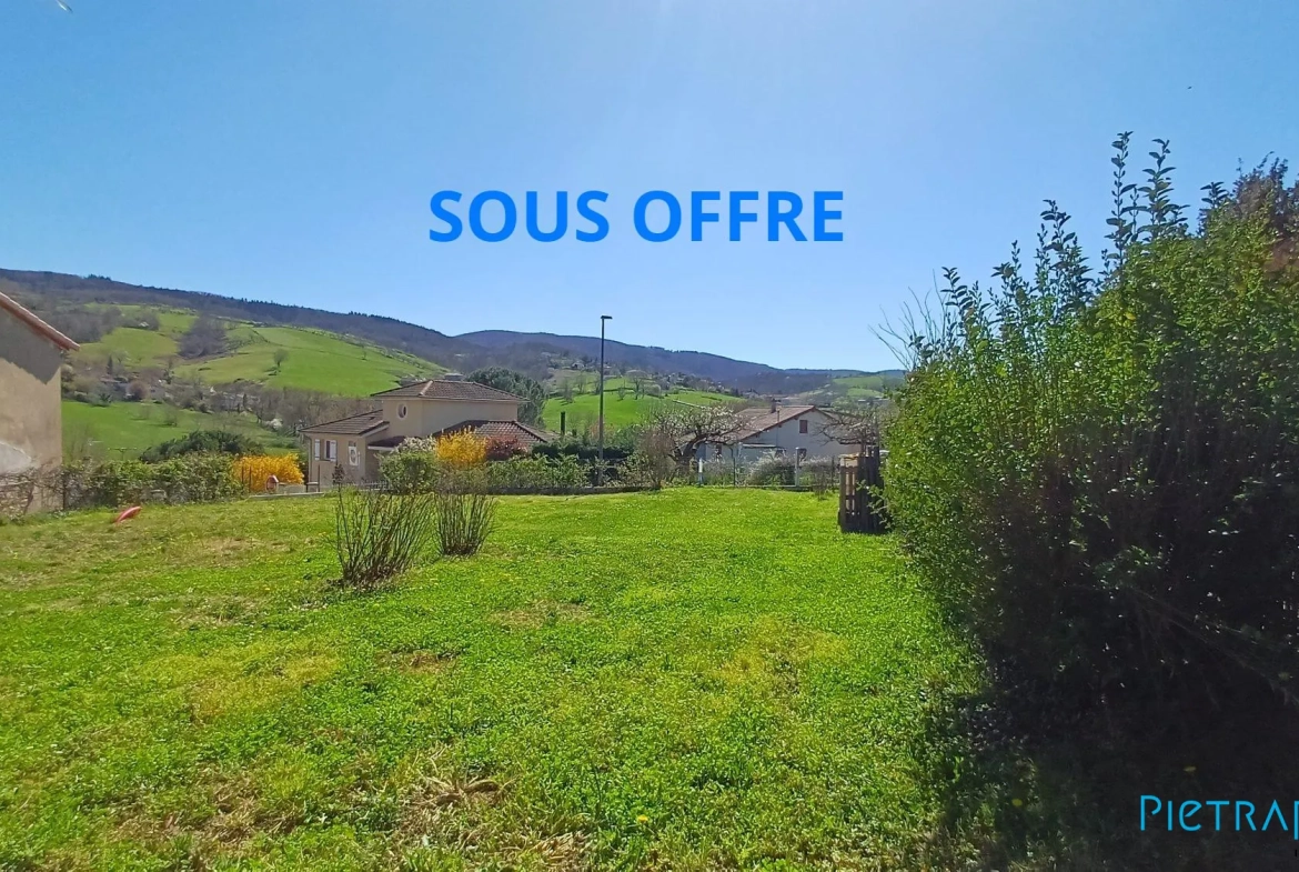 Terrain constructible de 368 m² avec vue sur la croix du Ban à Sourcieux-les-Mines 