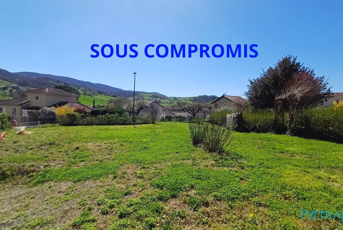 Terrain constructible de 368 m² avec vue sur la croix du Ban à Sourcieux-les-Mines 
