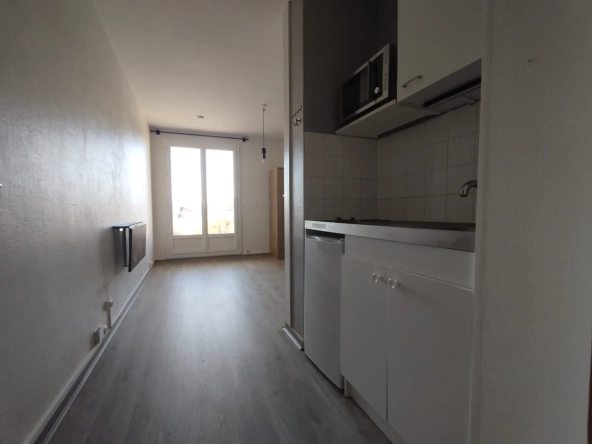 Studio à vendre à Issoire, idéal investisseur, 18,40 m² avec balcon et cave