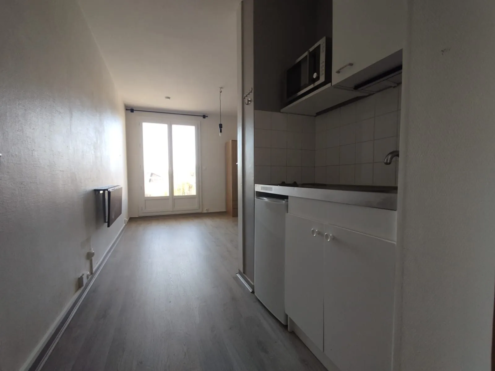 Studio à vendre à Issoire, idéal investisseur, 18,40 m² avec balcon et cave 