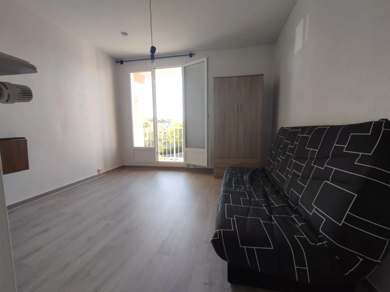 Studio à vendre à Issoire, idéal investisseur, 18,40 m² avec balcon et cave 