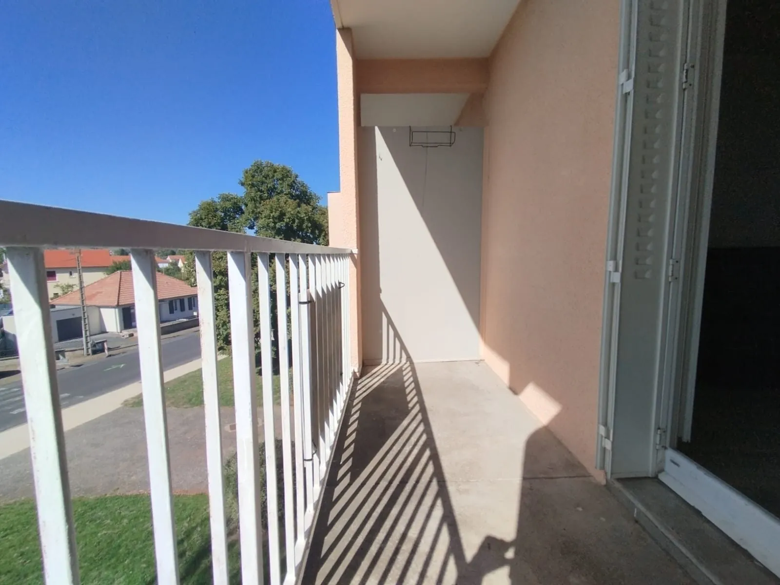 Studio à vendre à Issoire, idéal investisseur, 18,40 m² avec balcon et cave 