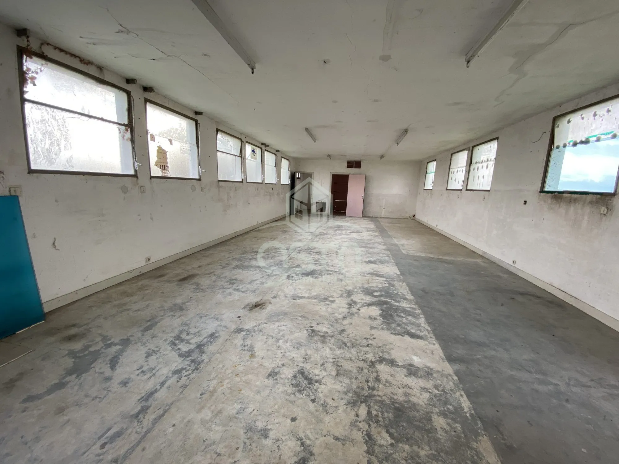 Pavillon rénové avec dépendance de 140m² à Pouzay, proche autoroute 