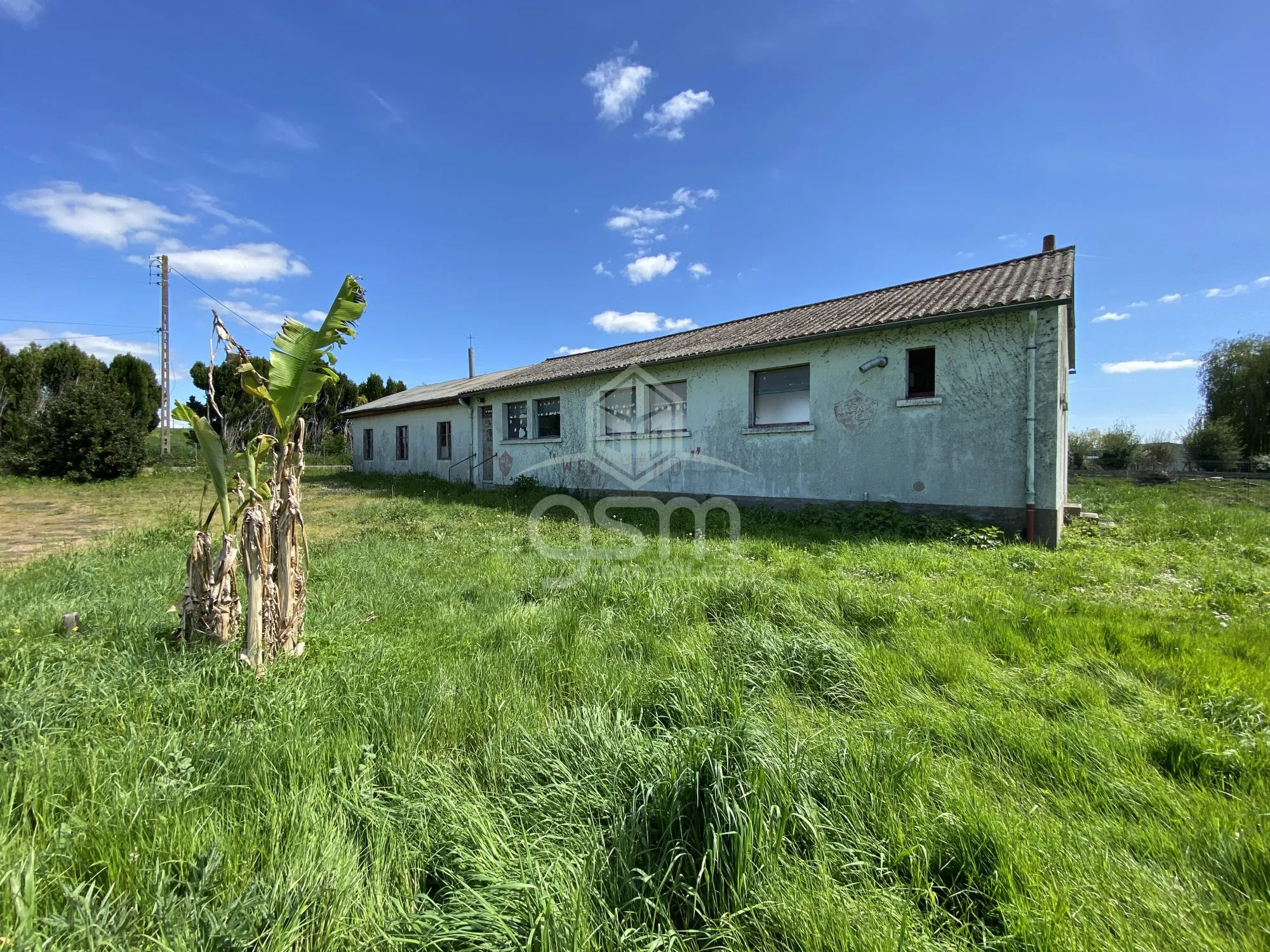 Pavillon rénové avec dépendance de 140m² à Pouzay, proche autoroute 