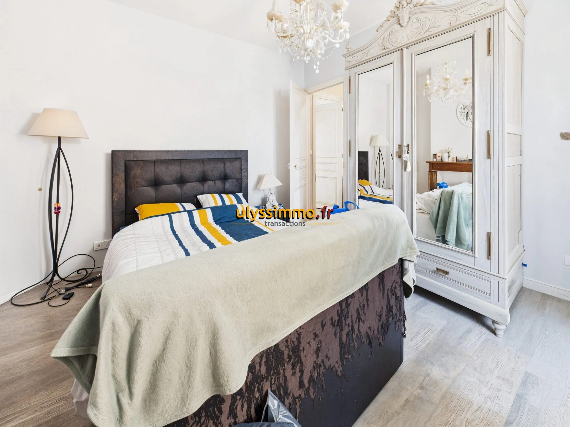 chambre 1 Maison mitoyenne à rénover proche centre-ville de Montdidier 
