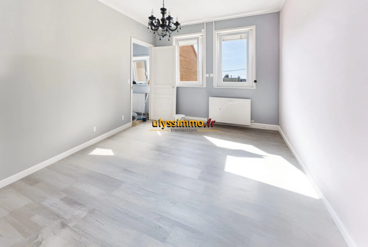 chambre 2 Maison mitoyenne à rénover proche centre-ville de Montdidier 