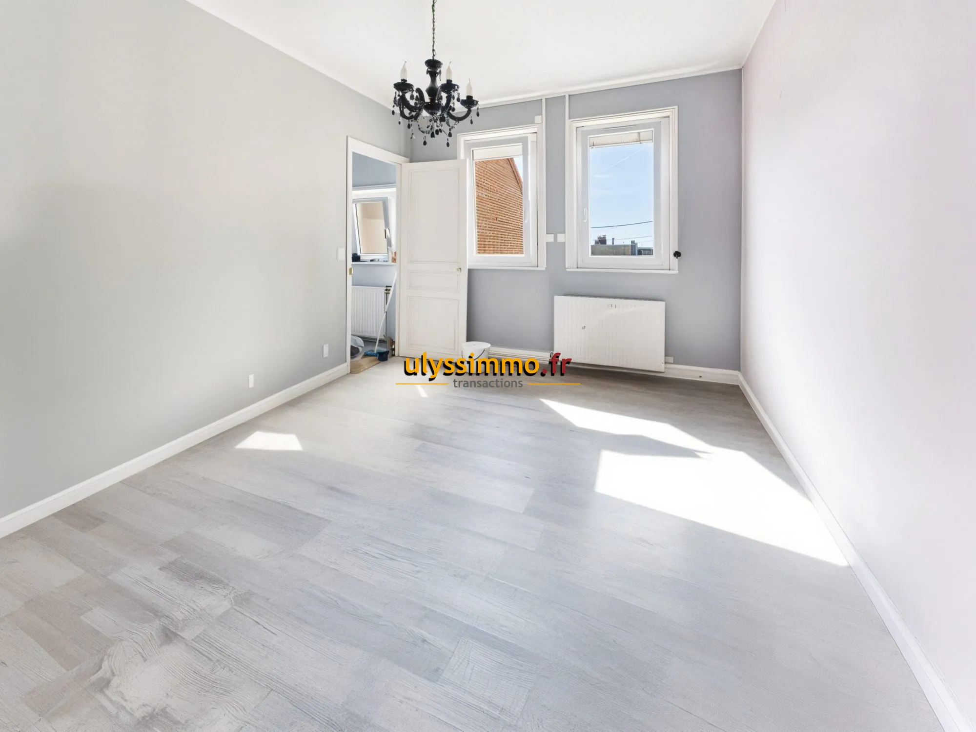 chambre 2 Maison mitoyenne à rénover proche centre-ville de Montdidier 