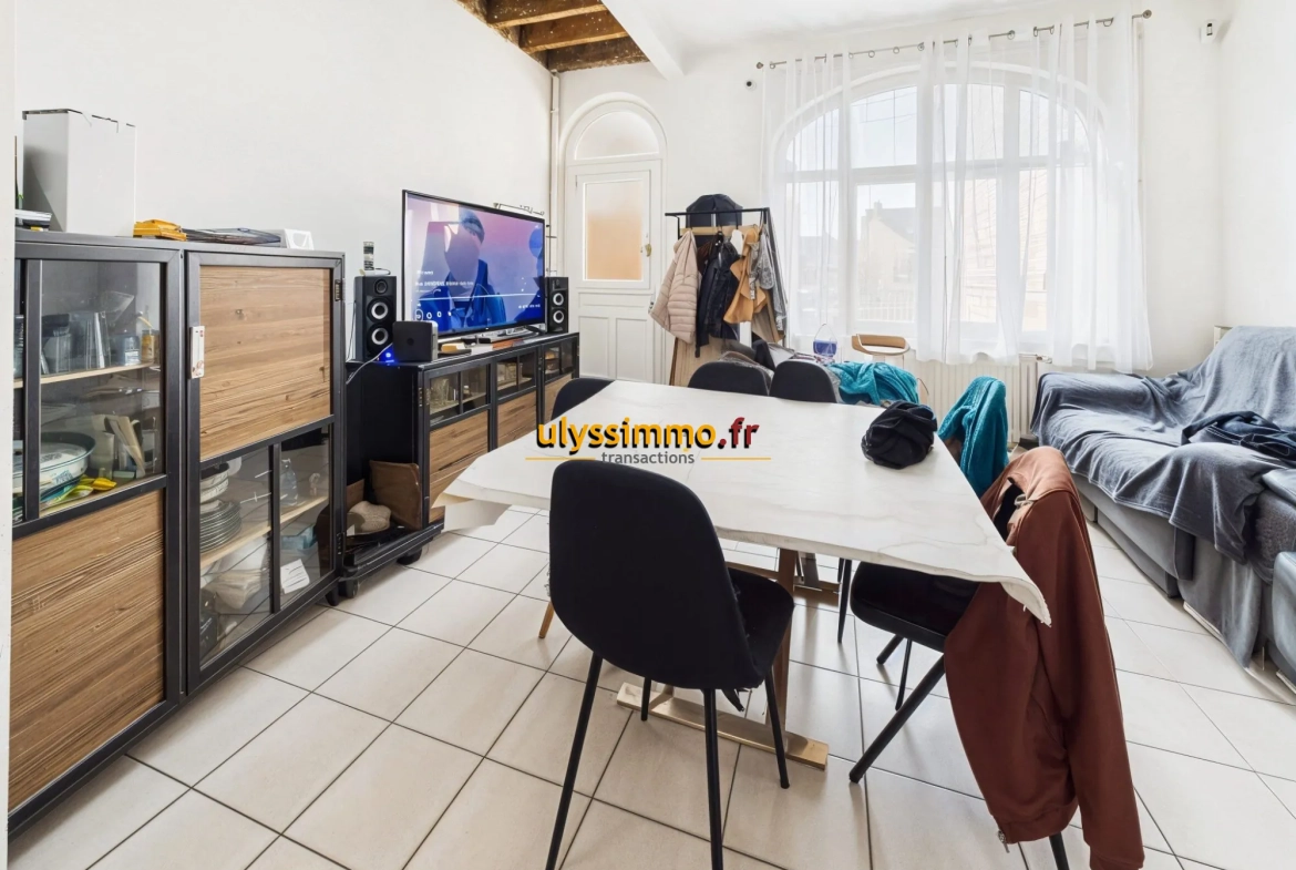 salle à manger Maison mitoyenne à rénover proche centre-ville de Montdidier 