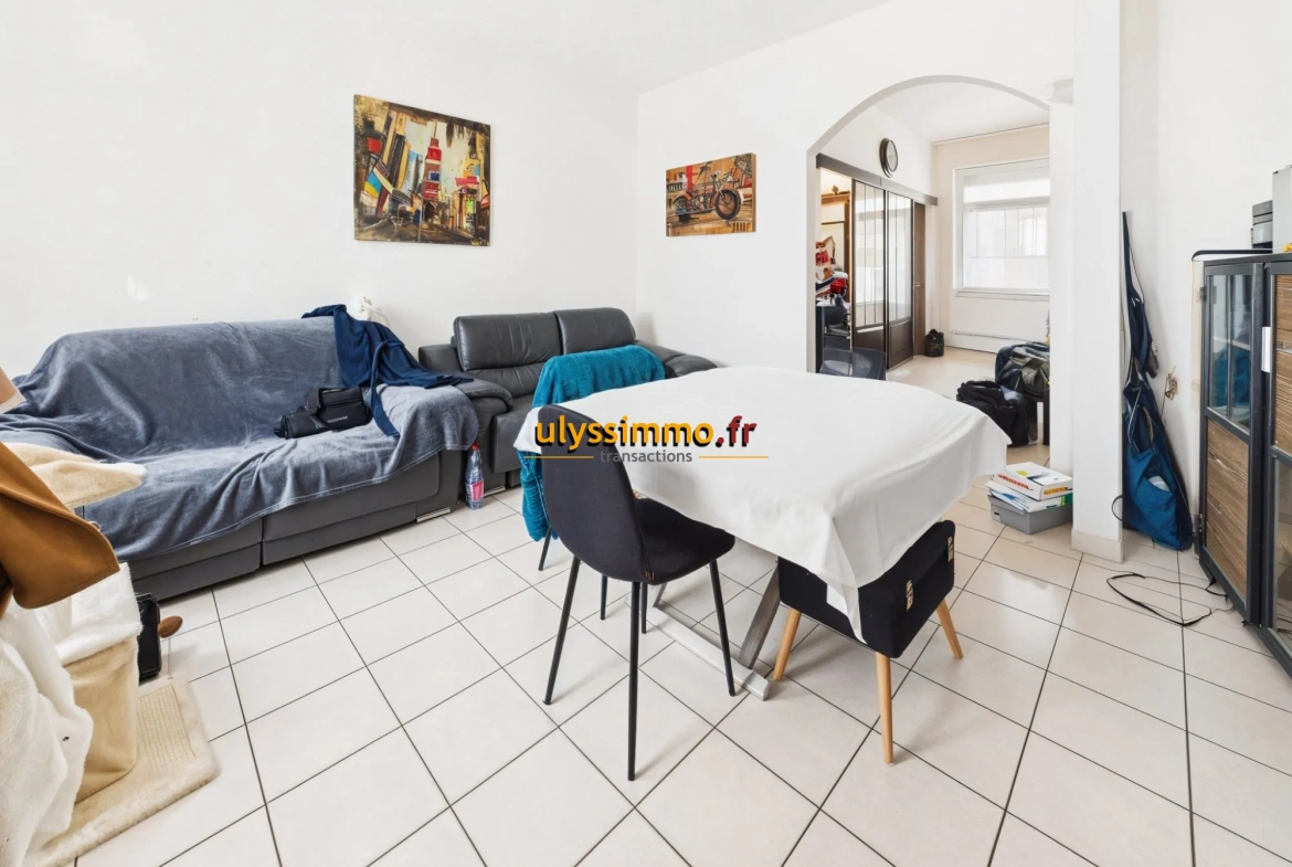 séjour Maison mitoyenne à rénover proche centre-ville de Montdidier 