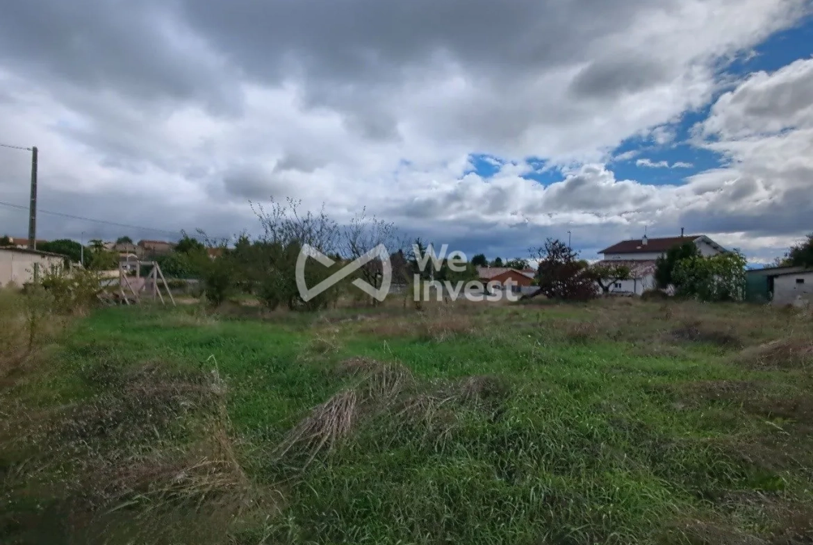 Terrain constructible de 879 m² à Vernosc-lès-Annonay, prise directe à saisir 