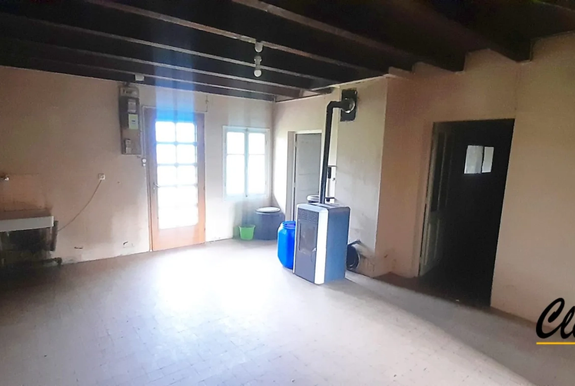 Maison à rénover avec terrain à Mervans - 78 m² 