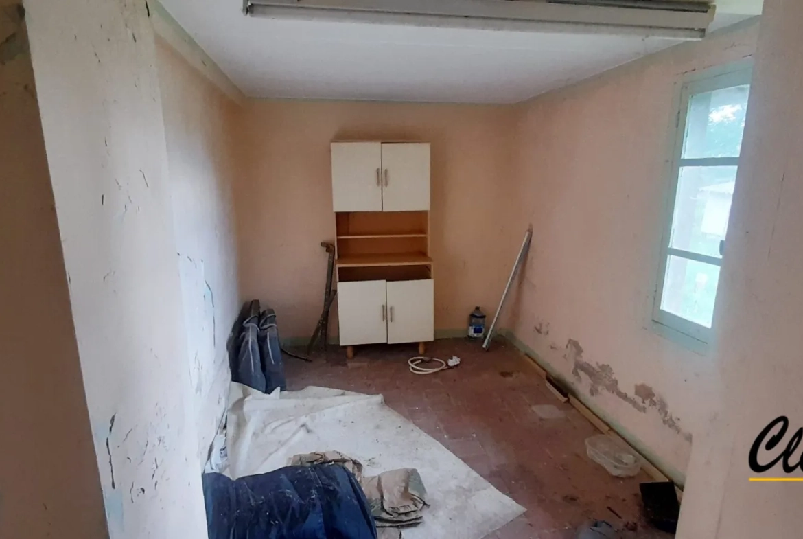 Maison à rénover avec terrain à Mervans - 78 m² 