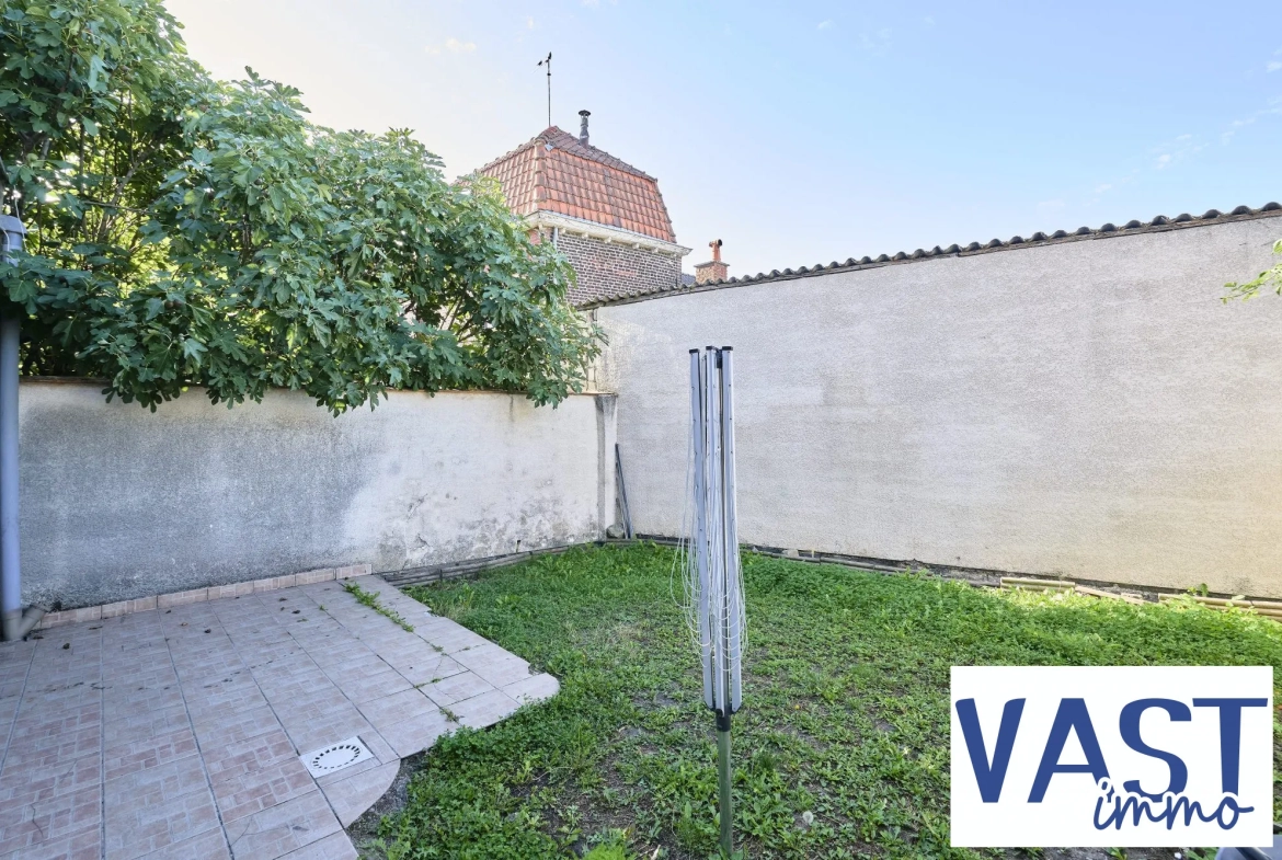 Maison ancienne de 1930 avec jardin à Roubaix – Charme et potentiel 