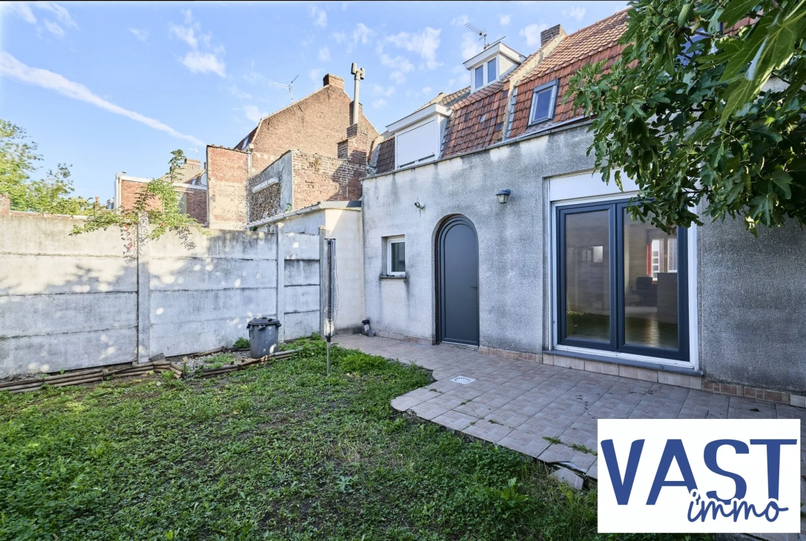Maison ancienne de 1930 avec jardin à Roubaix – Charme et potentiel 