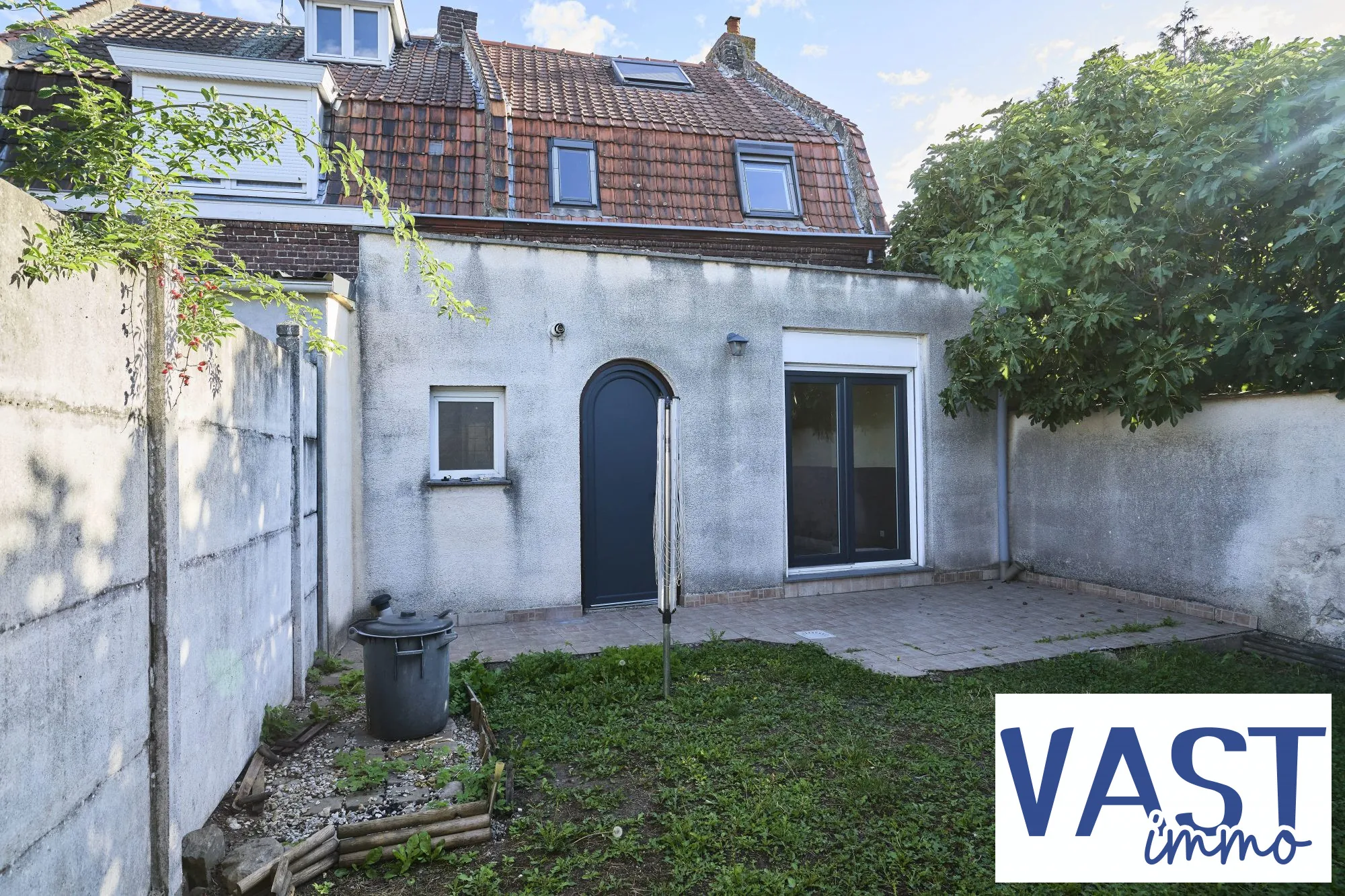 Maison ancienne de 1930 avec jardin à Roubaix – Charme et potentiel 