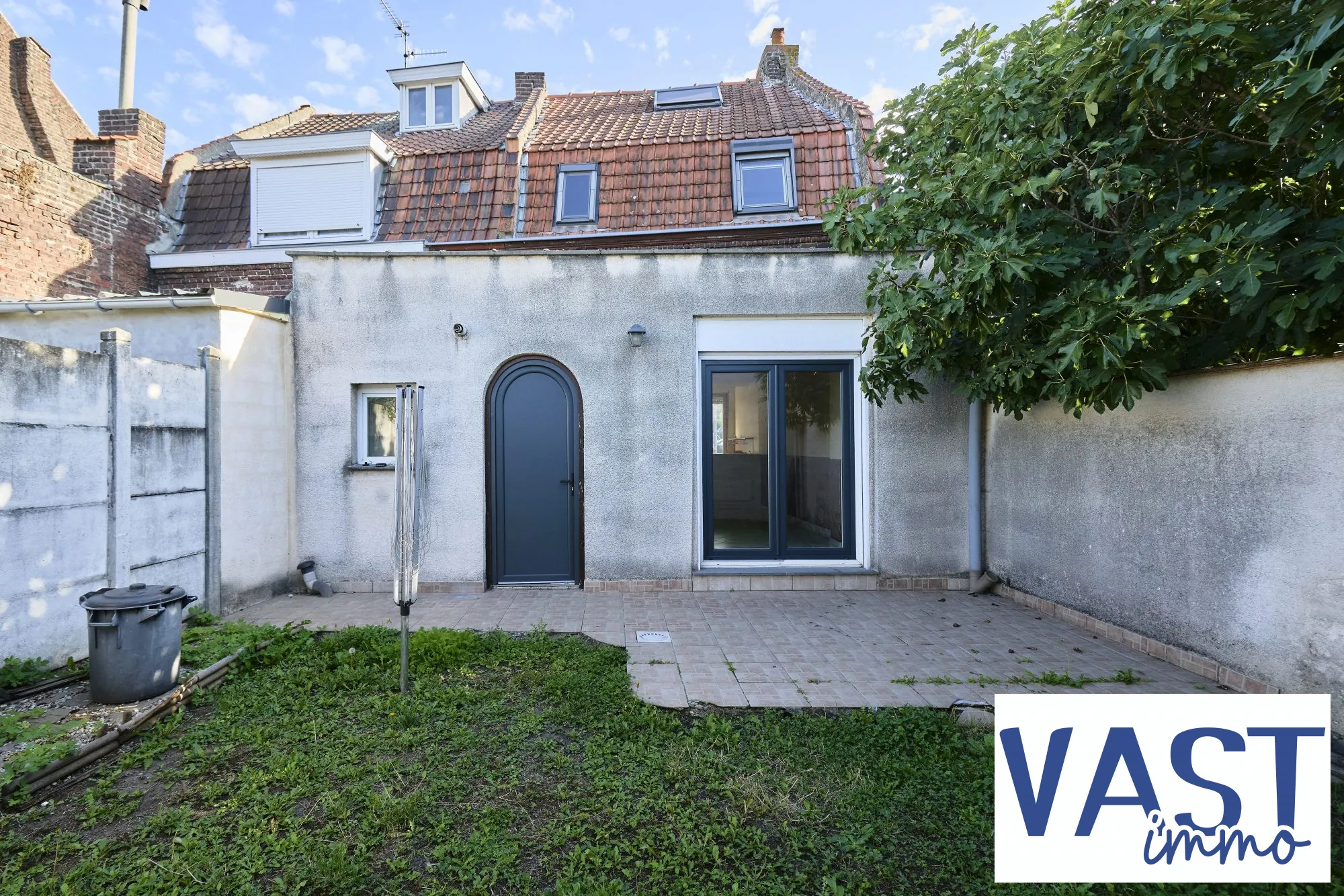 Maison ancienne de 1930 avec jardin à Roubaix – Charme et potentiel 