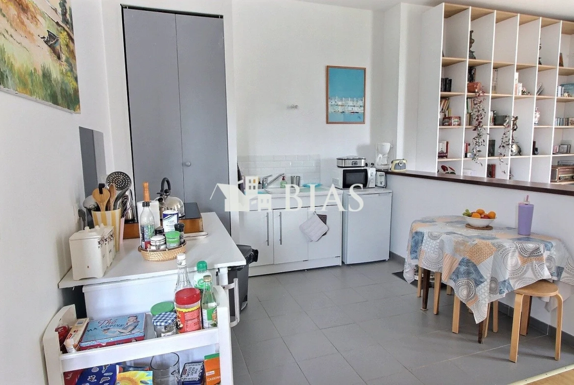 Appartement lumineux F2 à vendre à Elbeuf, parking sécurisé, proche des commodités 